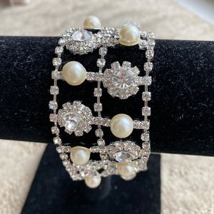 Silver pearl rhinestone bracelet